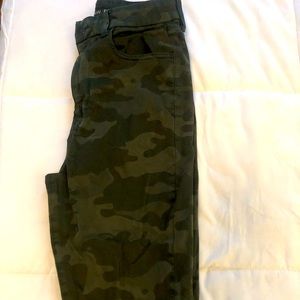 American Eagle Camo jegging